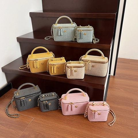 Retro Gewebte Box Handtasche Mit Kamelienblüte Detail Metallgriff Kette Schultergurt Für Trendigen Alltag