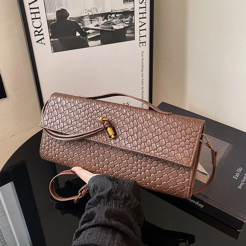 Vintage Woven PU Leather Baguette Bag For Women Retro Handheld Shoulder Crossbody Bag With Golden Hardware Flap Closure