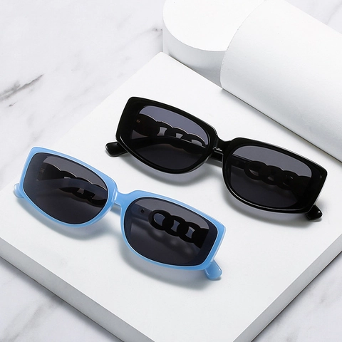Lunettes De Soleil Carrées Mode Pour Femmes Vintage Rectangulaire Monture PC Avec Branche Chaîne Métallique UV400