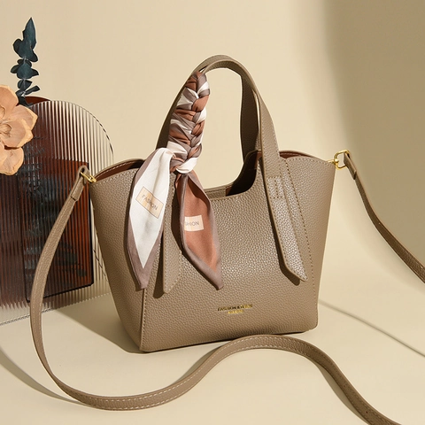 Borsa Da Donna In Pelle PU Grana Litchi Con Decorazione A Sciarpa Di Raso Borsa A Tracolla Versatile Casual