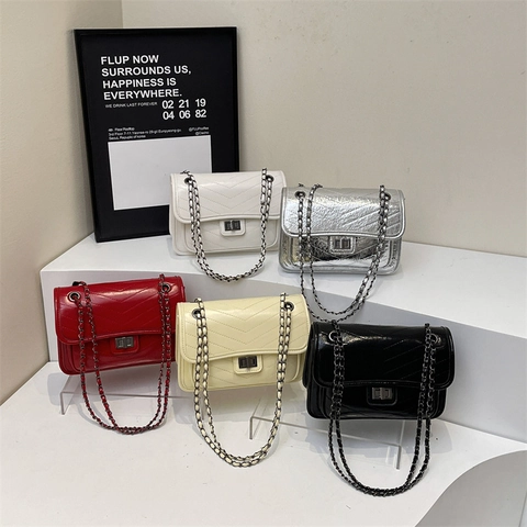 Women Chevron Quilted Shoulder Bag PU Leather V Pattern Metal Chain Strap Crossbody Flap Bag Turn Lock Fashion Minimalist