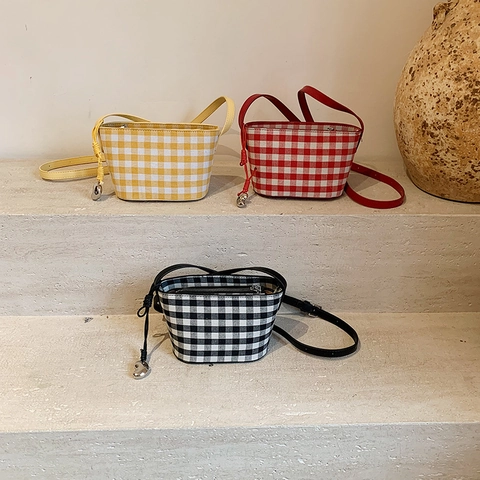 Women Gingham Canvas Crossbody Bag Vintage Minimalist Small Shoulder Bag With Adjustable Strap And Heart Metal Pendant