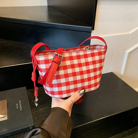 Women Gingham Canvas Crossbody Bag Vintage Minimalist Small Shoulder Bag With Adjustable Strap And Heart Metal Pendant