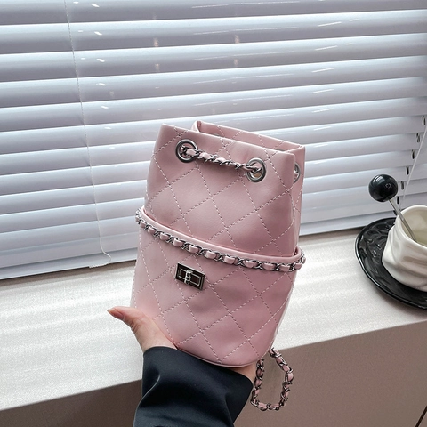 Borsa Secchiello Trapuntata Donna Motivo Rombi Pelle PU Tracolla Catena Metallo Chiusura Girevole Casual