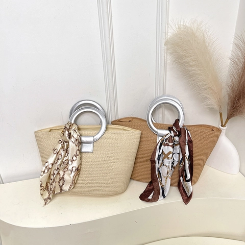 Gewebte Stroh-Handtasche Mit Silbernem Metallgriff Und Bedrucktem Satinnschal Elegante Sommer Strand Urlaubstasche Für Damen