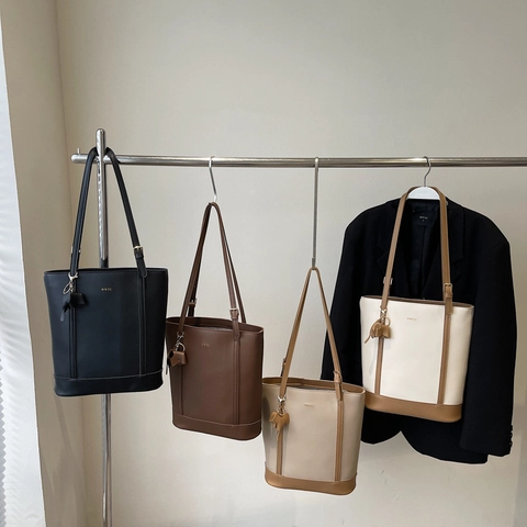 Borsa Tote Grande In Pelle PU Con Tracolla Regolabile Ciondolo A Elefante Borsa Da Mano Casual Per Donna