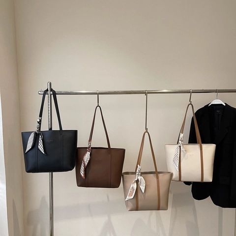 Borsa Tote Grande Capacità In Pelle PU Borsa Da Spalla Per Pendolari Con Sciarpa Di Raso Decorativa Da Donna