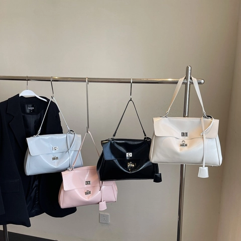 Borsa A Spalla Grande Capacità Pelle Verniciata PU Lucida Donna Borsa A Mano Patta Chiusura Girevole Argento Versatile