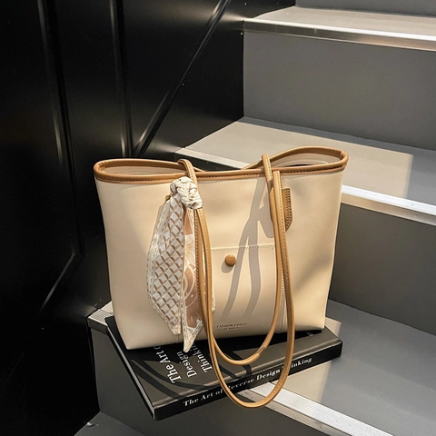 Damen Tote Bag Große Kapazität PU Leder Minimalistische Schultertasche Mit Satinnschal Dekor Vorder Tasche Reißverschluss Pendeln