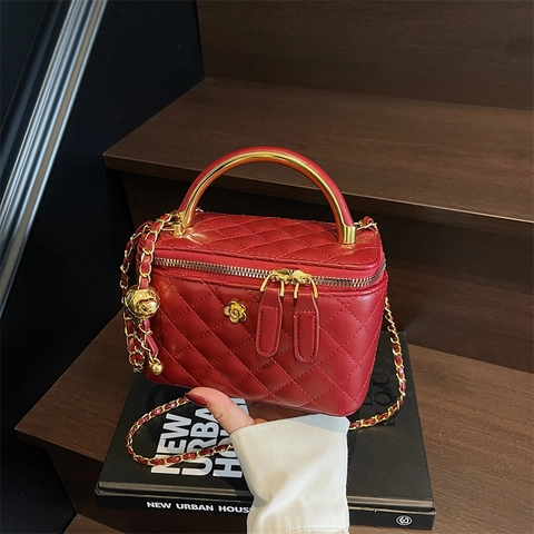 Women Quilted Shoulder Bag PU Leather Rhombus Pattern Metal Handle Flower Detail Double Zipper Mini Square Handbag