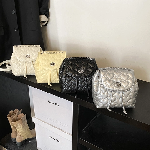 Mini Zaino Trapuntato A Cuore Pelle PU Tracolla A Catena Chiusura A Girello Borsa A Spalla Dolce Elegante Donna