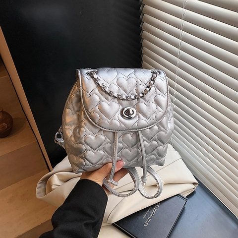 Mini Zaino Trapuntato A Cuore Pelle PU Tracolla A Catena Chiusura A Girello Borsa A Spalla Dolce Elegante Donna