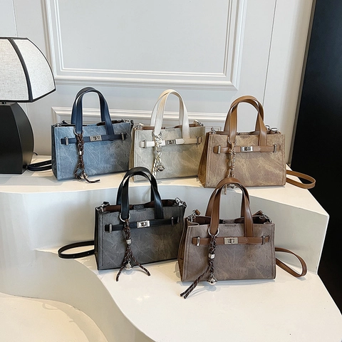 Sac À Épaule En Cuir PU Minimaliste Avec Fermoir À Tourniquet Et Pendentif Tressé Sac À Main Et Pochette Pour Femmes