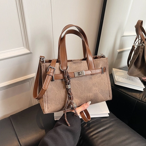 Sac À Épaule En Cuir PU Minimaliste Avec Fermoir À Tourniquet Et Pendentif Tressé Sac À Main Et Pochette Pour Femmes
