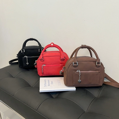 Sac À Bandoulière Style Coréen En Cuir PU Sac À Main Femmes Pendentif Coeur Fermeture Éclair Sac Boston