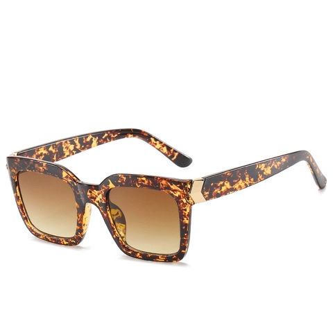 Oversized Square Sunglasses Polycarbonate Frame Metal Hinge UV400 Protection Retro Fashion Eyewear For Women Travel
