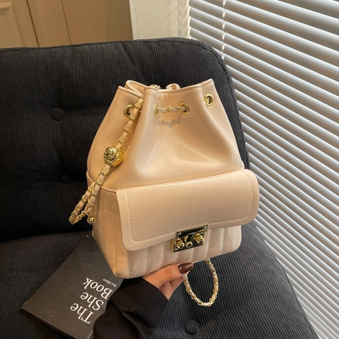 Eimer Rucksack Damen PU Leder Glänzend Gesteppte Kordelzug Tasche Mit Goldener Kette Fronttasche Metallschloss Retro