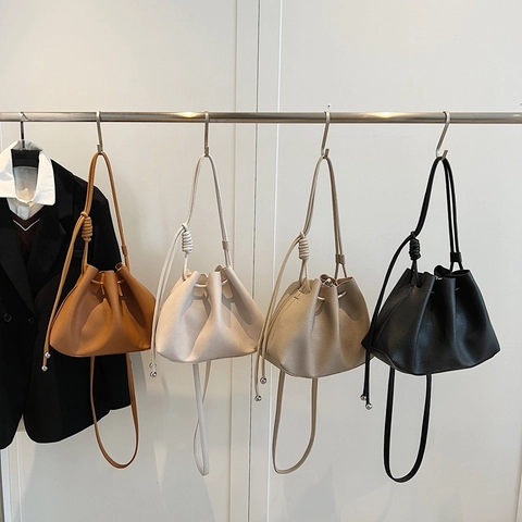 Damen Eimer Tasche PU Leder Mit Kordelzug Metallkugel Charme Knoten Riemen Umhängetasche Minimalistisch