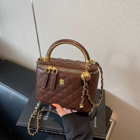 Sac Vanity En Cuir PU À Motif De Losanges Matelassés Décor De Fleur Dorée Et Bandoulière Chaîne Tressée Sac À Main Rétro Pour Femme
