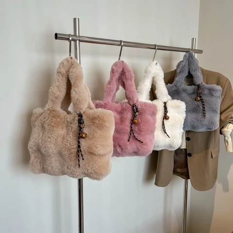 Borsa Tote In Pelliccia Sintetica Da Donna Borsa A Spalla In Peluche Morbida Grande Capacità Borsa Chic Invernale Con Ciondolo A Campanella