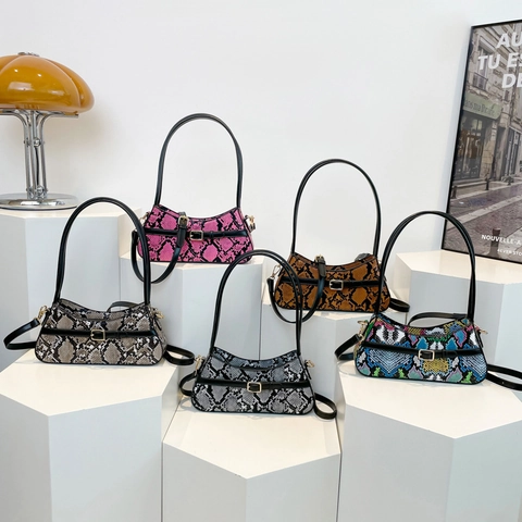 Vintage Snake Skin Pattern Underarm Bag PU Leather Trendy Contrast Color Shoulder Bag For Women Baguette Style