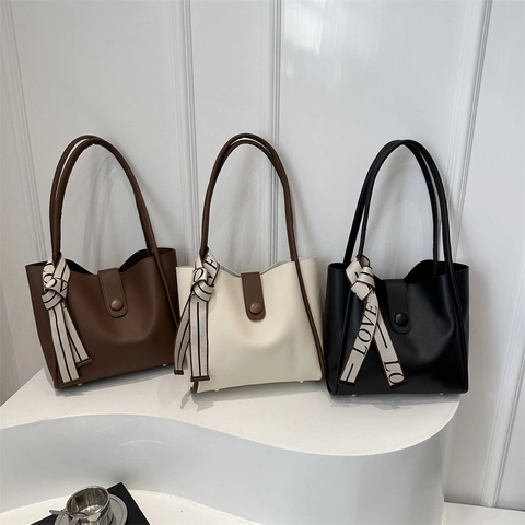 Damen PU Leder Tote Bag Und Beutel Große Kapazität Pendler Handtasche Mit Schal Dekoration Minimalistische Schultertasche