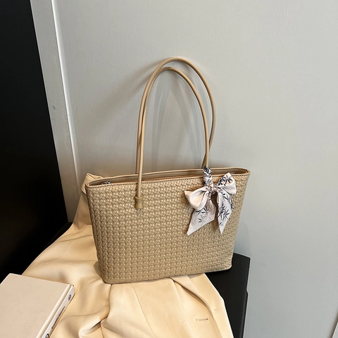 Große Kapazität Gewebte PU Leder Tote Bag Mit Satinnschal Schleife Dekoration Elegante Pendler Schultertasche Für Damen