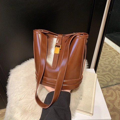 Retro PU Leather Bucket Bag For Women With Metal Lock Closure And Adjustable Shoulder Strap Urban Simple Commuter Style