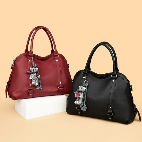 Borsa A Mano Da Donna Grande Capacità Pelle PU Trama Litchi Retrò Borsa A Tracolla Con Simpatico Ciondolo Orso Elegante