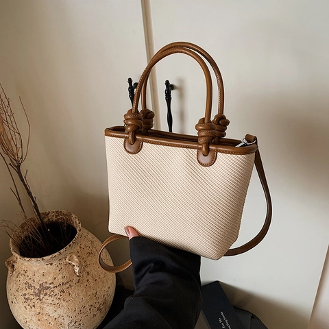 Sac Seau Minimaliste en Paille Tissée pour Femmes Bordure en Cuir PU Détail de Nœud Grande Capacité Bandoulière Porté Main Sac de Plage