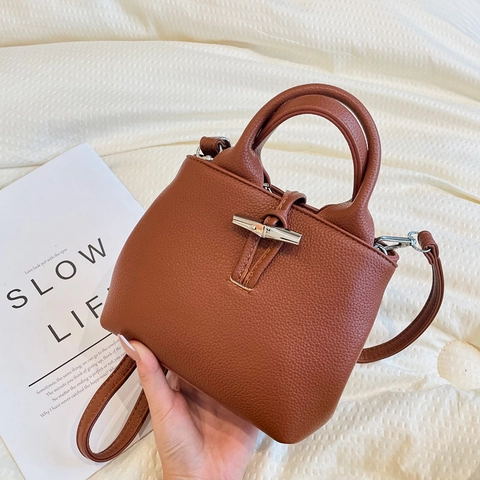 Minimalist Crossbody Handbag PU Leather Lychee Pattern Metal Toggle Closure Retro Shoulder Bag For Women Daily Casual