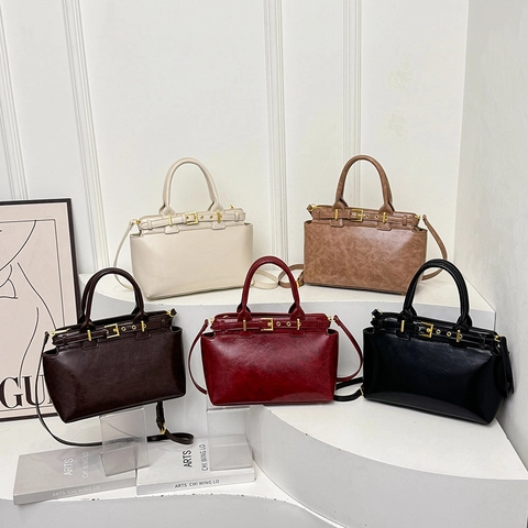 Vintage PU Leather Tote Handbag With Gold Buckle Large Capacity Crossbody Shoulder Bag For Women Retro Commuting Style