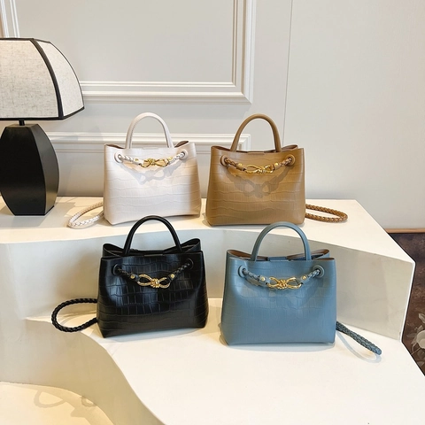 Crocodile Pattern PU Leather Tote Handbag With Gold Knot Buckle And Braided Strap Large Capacity Commuter Shoulder Bag