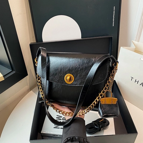 Vintage Ölwachs PU Leder Unterarm Schultertasche Für Damen Retro Gold Schloss Umhängetasche Mit Kette Und Mini Anhänger
