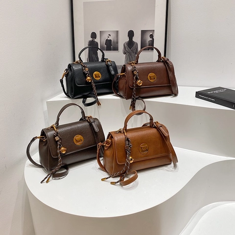 Retro PU Leather Handbag Elegant Flap Messenger Shoulder Crossbody Bag With Circular Lock For Women Daily Commute