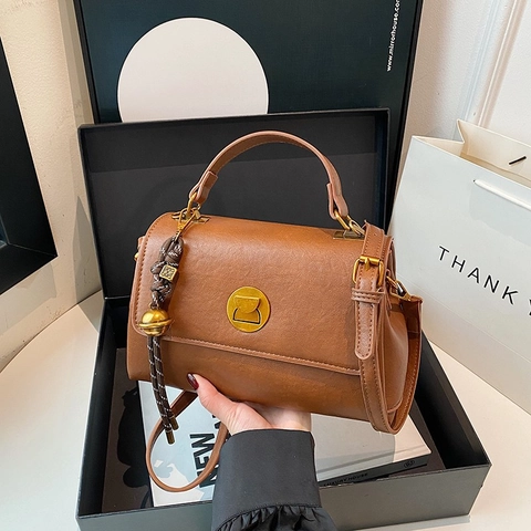 Retro PU Leather Handbag Elegant Flap Messenger Shoulder Crossbody Bag With Circular Lock For Women Daily Commute