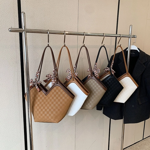 Damen Mode Schachbrett Geprägte Tote Bag Große Kapazität PU Leder Umhängetasche Mit Dekorativem Schal V Öffnung
