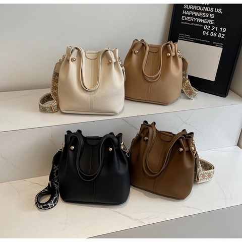 Women Litchi Pattern PU Leather Bucket Bag Wide Embroidered Shoulder Strap Gold Rivet Handbag Crossbody Bag Commuter