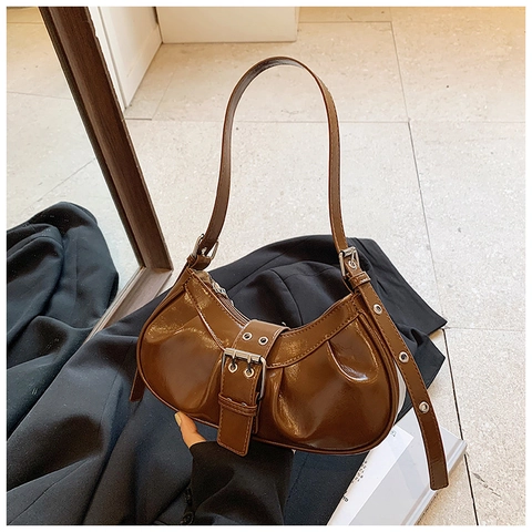Vintage Glänzende PU-Leder Halbmond Unterarm Hobo Tasche Für Damen Mit Plissee-Design Und Großer Silberner Metallschnalle