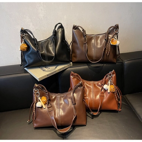 Vintage Hobo Shoulder Bag PU Leather Contrast Stitching Large Capacity Tote With Knot Strap And Baseball Charm For Women