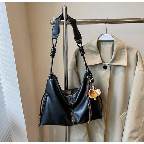 Vintage Hobo Shoulder Bag PU Leather Contrast Stitching Large Capacity Tote With Knot Strap And Baseball Charm For Women