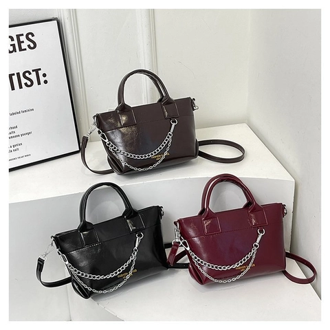 Glanzende PU Leren Crossbodytas Met Zilveren Kettingdecoratie Retro Handtas Voor Dames Woon Werkverkeer