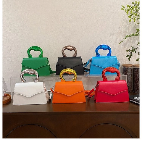 Bolso De Mano De Cuero PU Para Mujer Con Asa Metálica Irregular Bolso De Hombro Con Solapa Diseño Moda