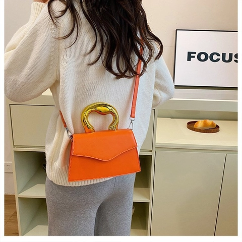 Bolso De Mano De Cuero PU Para Mujer Con Asa Metálica Irregular Bolso De Hombro Con Solapa Diseño Moda