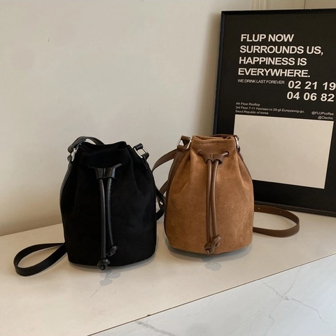 Women Bucket Bag Faux Suede Drawstring Crossbody Shoulder Handbag Retro Winter Style Casual Versatile