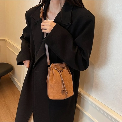 Women Bucket Bag Faux Suede Drawstring Crossbody Shoulder Handbag Retro Winter Style Casual Versatile