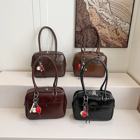 Women Vintage PU Leather Shoulder Bag Large Capacity Underarm Handbag With Baseball Charm Glossy Solid Color Elegant
