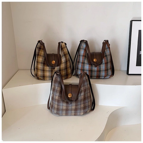 Bolso De Hombro Retro De Tela A Cuadros Y Cuero PU Espacioso Con Solapa Hebilla Dorada Casual Moda Mujer