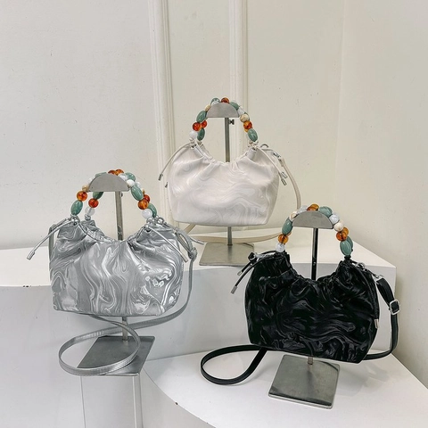 Bolso Bandolera De Mujer En Cuero PU Brillante Plisado Con Patrón Jaspeado Y Asa De Cuentas Coloridas Correa Ajustable