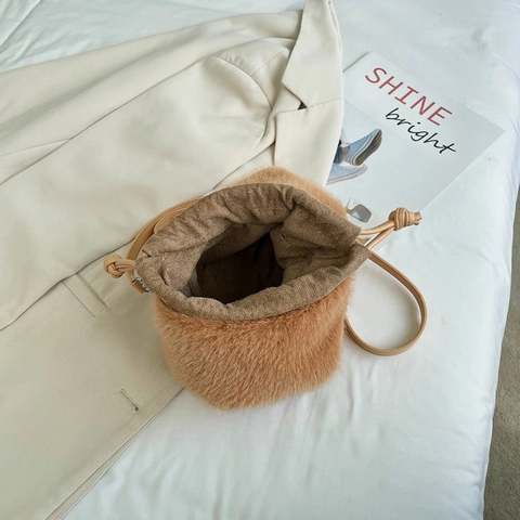 Trendige Damen Kunstpelz Plüsch Beuteltasche Kordelzug Umhängetasche Weich Fleece Winter Mode Handtasche